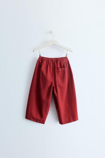 ZARA TIMELESS — БРЮКИ ОБЪЕМНОГО КРОЯ С КОНТРАСТНЫМИ ШНУРКАМИ, МЯГКИЙ КРАСНЫЙ