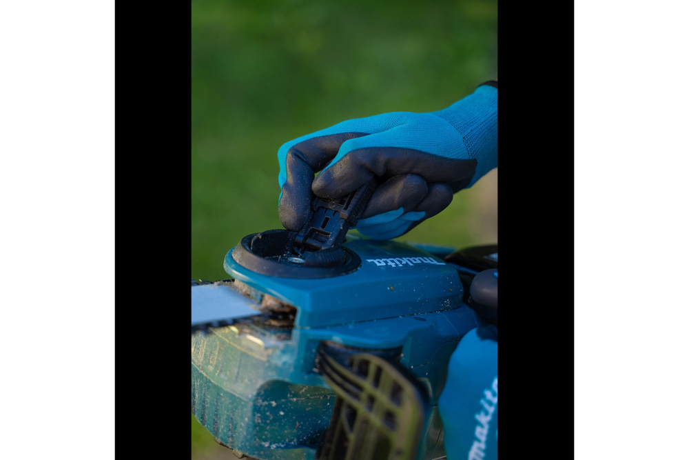 Аккумуляторная цепная пила Makita LXT DUC353Z