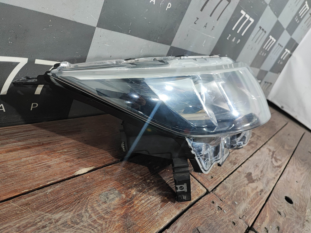 Фара правая галоген Nissan Qashqai 2 (J11) 13-19 Б/У Оригинал 260104EH2A