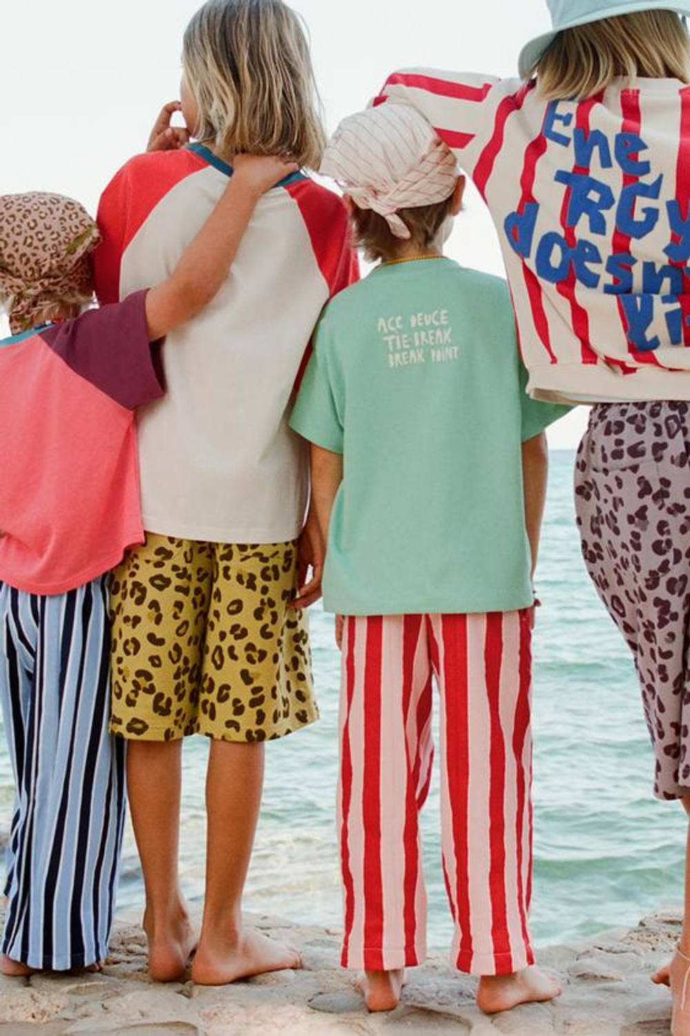 ZARA ТОЛСТОВКА В ПОЛОСКУ С РЕЛЬЕФНОЙ НАДПИСЬЮ, КРАСНЫЙ