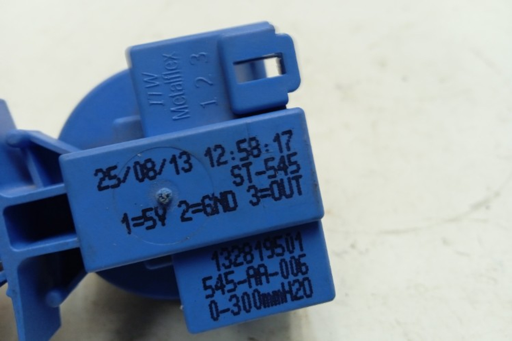 ZWG7102V кт137 Датчик уровня воды для стиральной машины Zanussi 132819501 б/у