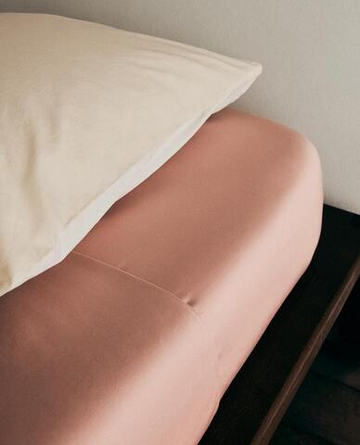 ZARA HOME НАТЯЖНАЯ ПРОСТЫНЯ ИЗ САТИНА | ВЫСОТА 30 СМ (300 НИТЕЙ), РОЗОВЫЙ