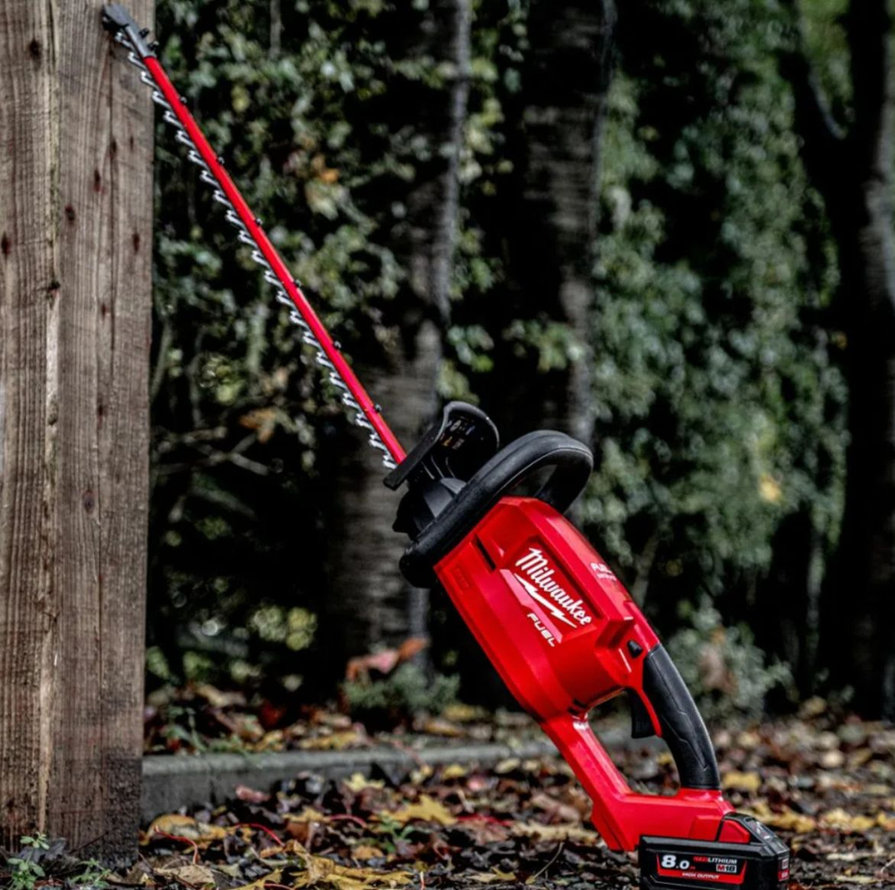 Аккумуляторный кусторез Milwaukee M18 CHT-0 FUEL 4933459346