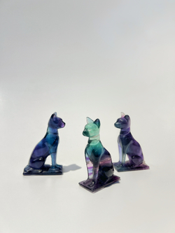 Кошки из флюорита в египетском стиле