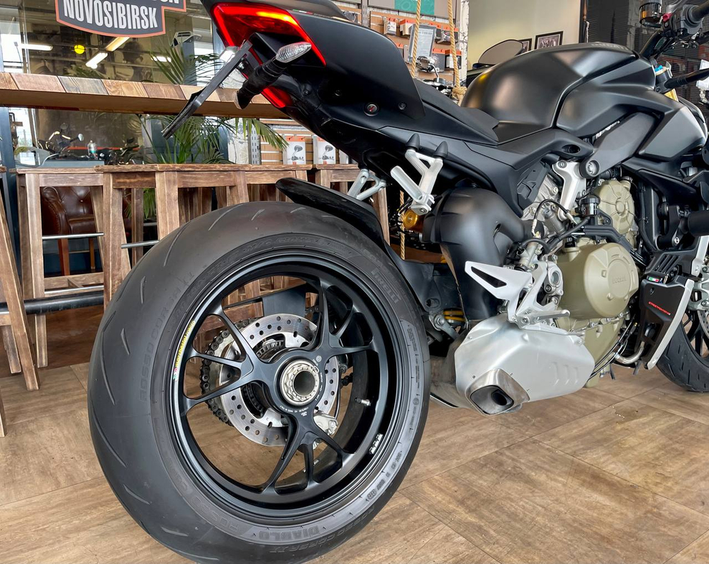 Ducati Streetfighter V4 S, 2022
