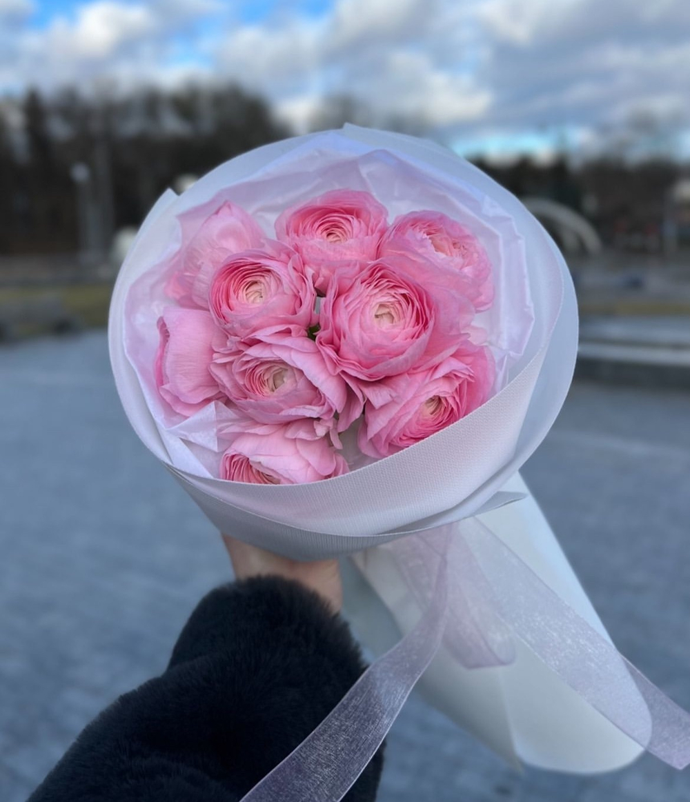 11 Розовых Ранункулюсов