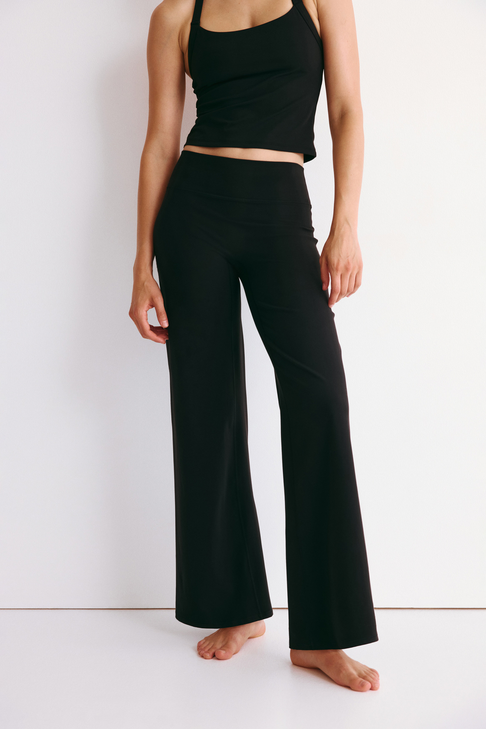 Широкие спортивные брюки SoftMove™ - H&M
