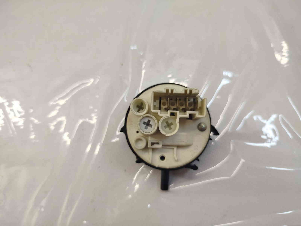 574 Датчик уровня воды (Прессостат) для стиральной машины Indesit-Ariston E054-05 7650054 104/79 350 б/у