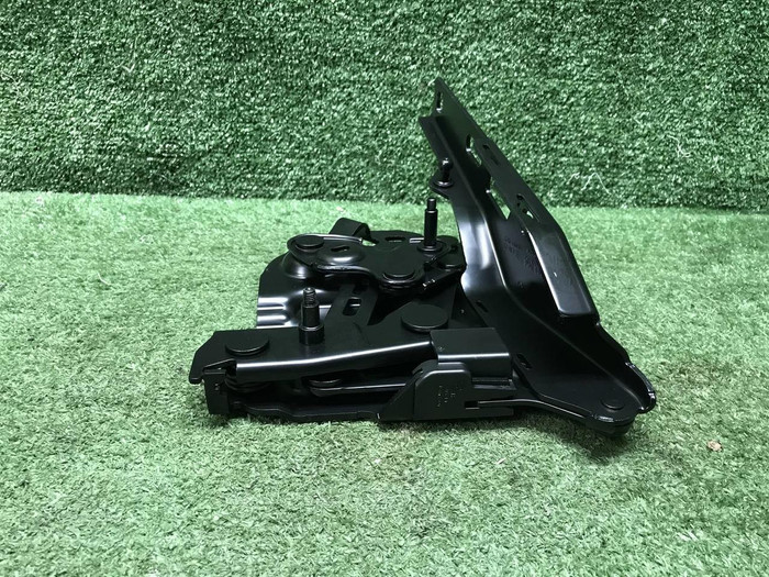Петля капота правая Porsche Panamera 2 971 (16-24)