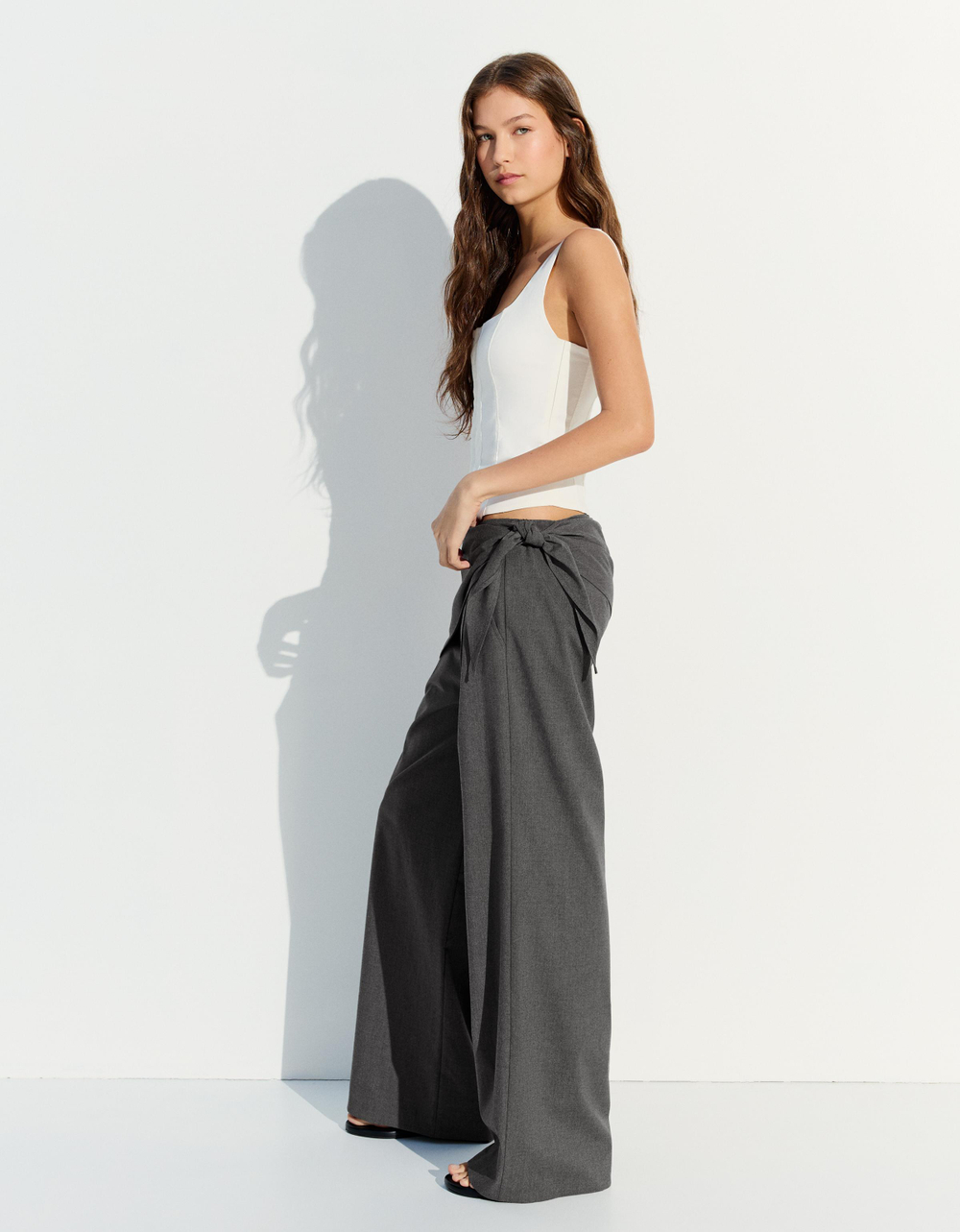Женские брюки с защипами и платком - BERSHKA