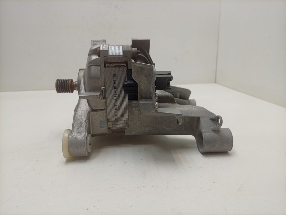 WLL2416EOE/01 кт73 Двигатель для стиральной машины Bosch 1BS6525-8BC б/у