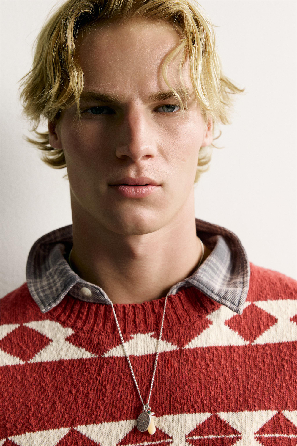 СВИТЕР СВОБОДНОГО КРОЯ С ЖАККАРДОВЫМ ГЕОМЕТРИЧЕСКИМ УЗОРОМ — ZARA