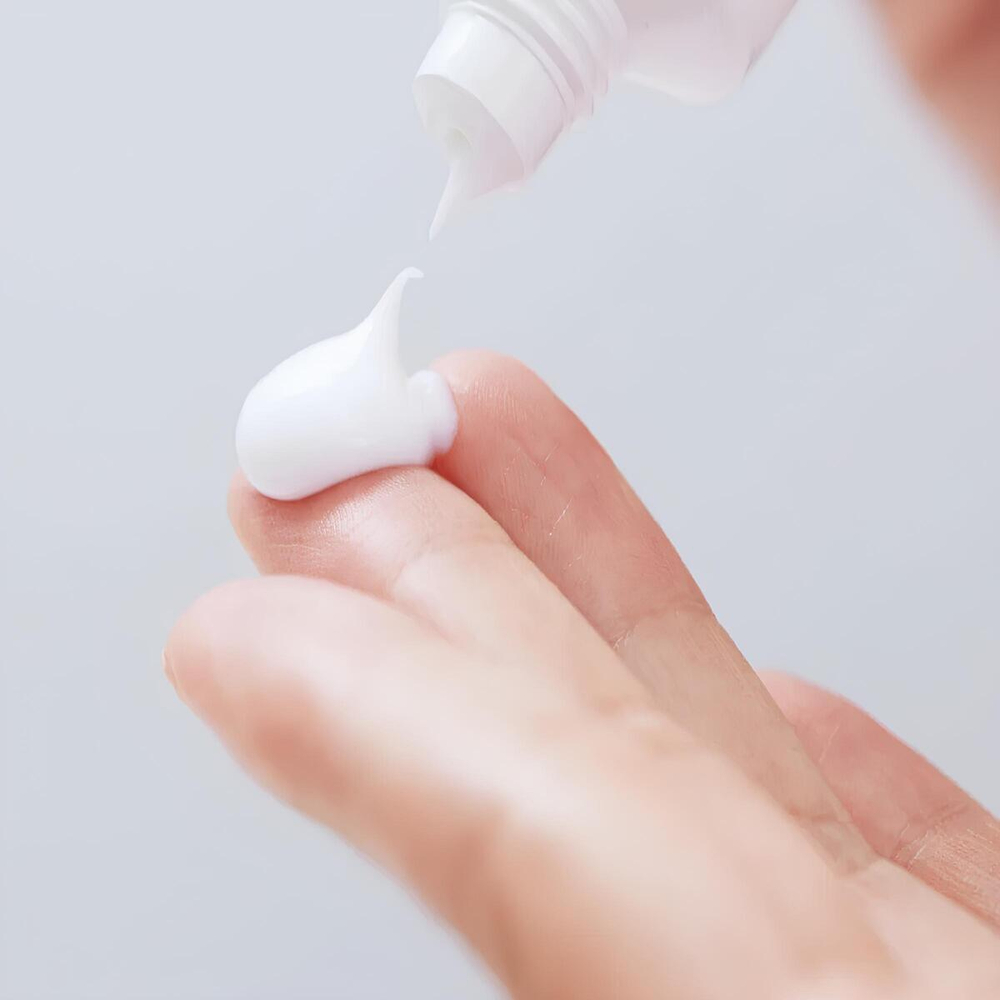 Восстанавливающий крем против сухости кожи HIRUSERINE Cream Cogit