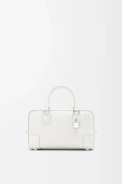 Loewe Сумка Amazona 23 из мягкой зернистой телячьей кожи, экрю