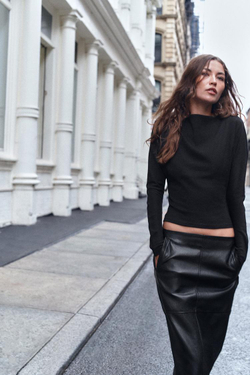 ZARA ФУТБОЛКА ОБТЯГИВАЮЩАЯ С ДЛИННЫМИ РУКАВАМИ, ЧЕРНЫЙ