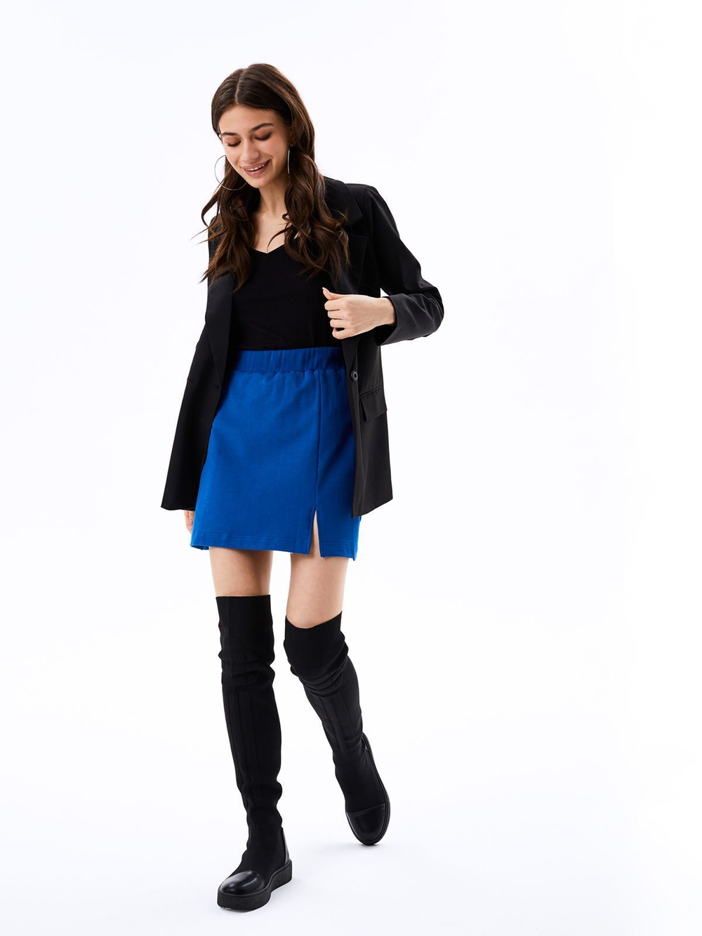 Повседневная короткая мини-юбка с разрезом на бедре