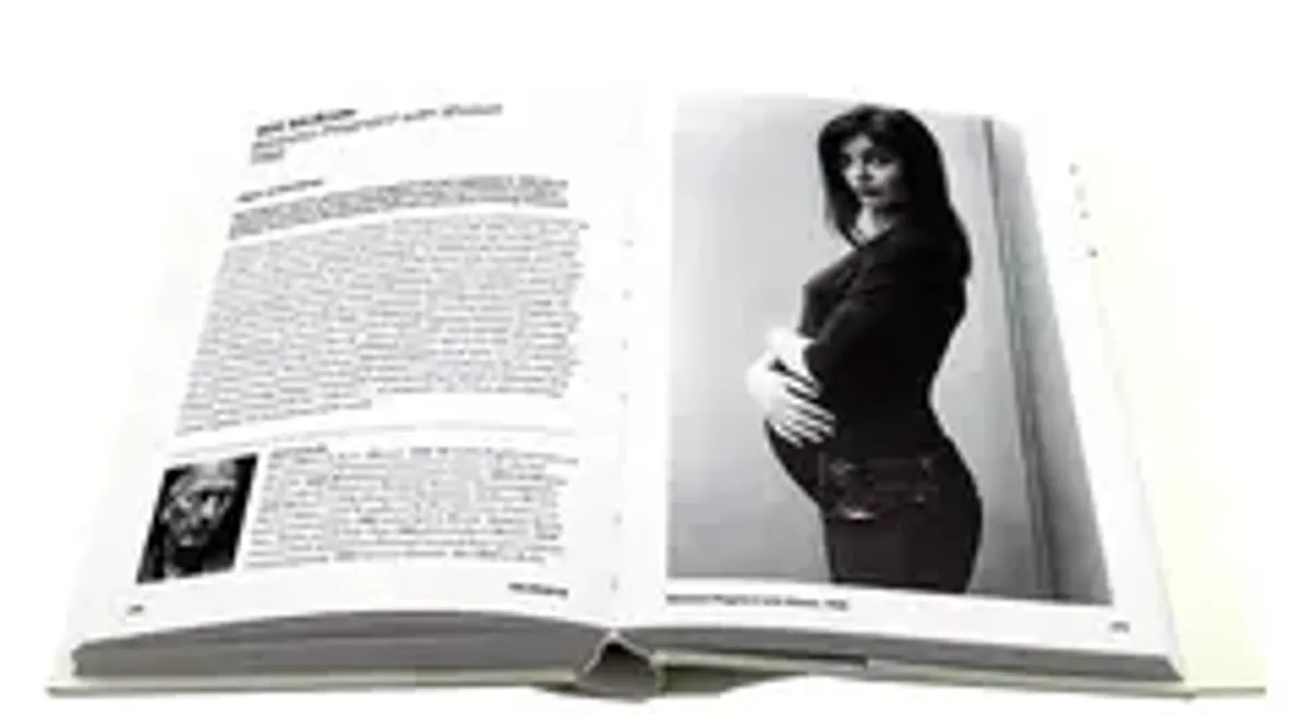 Артбук Photo Icons. 50 Landmark Photographs and Their Stories ( на английском языке)