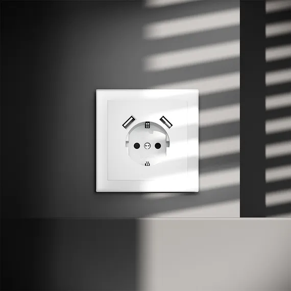 Розетка с заземлением и защитными шторками, с USB, A+A Voltum S70 Белый матовый VLS040402