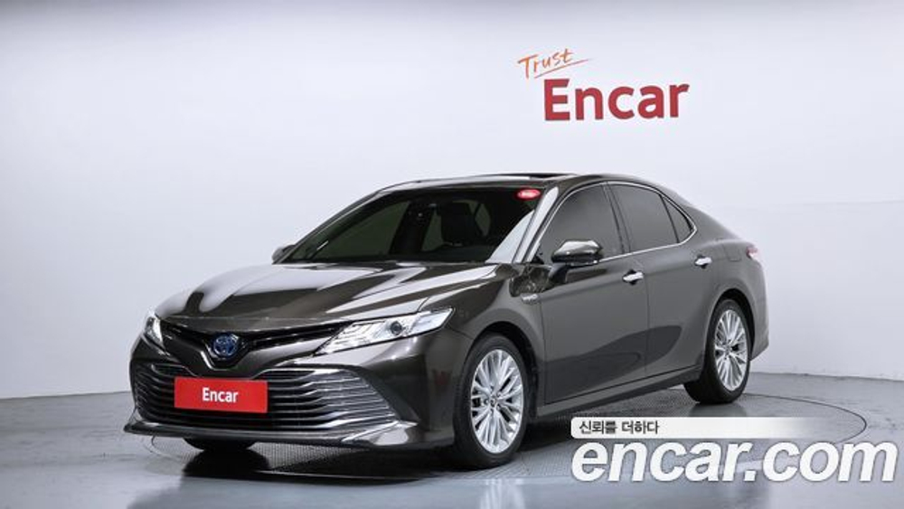 Toyota Camry 2.5 XLE Hybrid — 2018