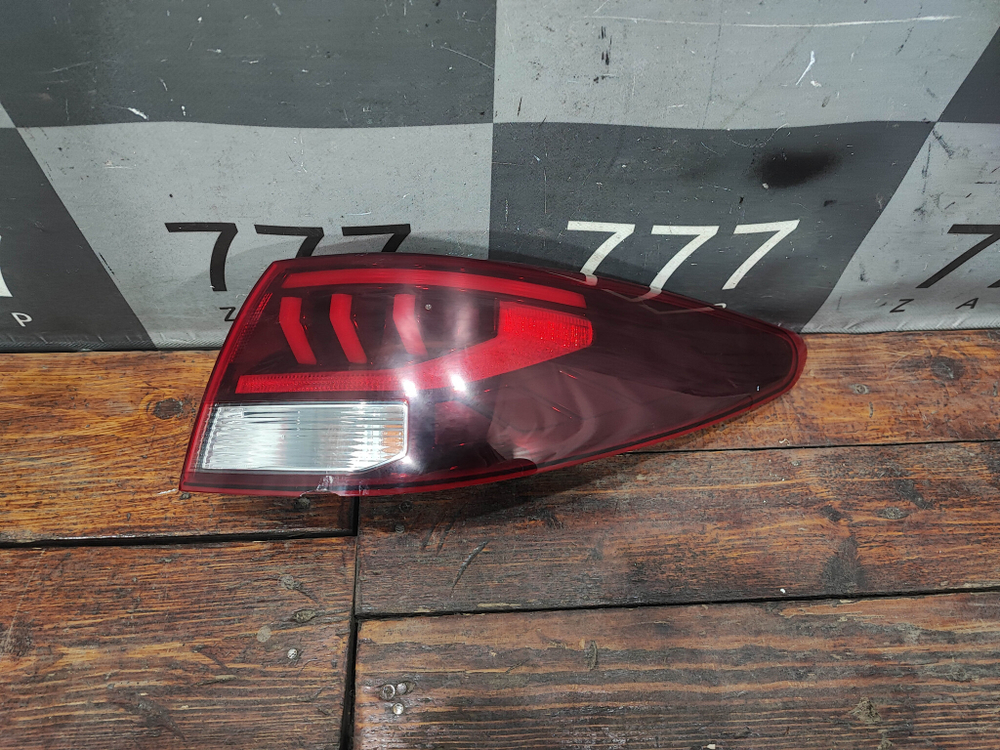 Фонарь правый LED Kia Rio 4 X-Line 20-нв Б/У Оригинал 92402H0800