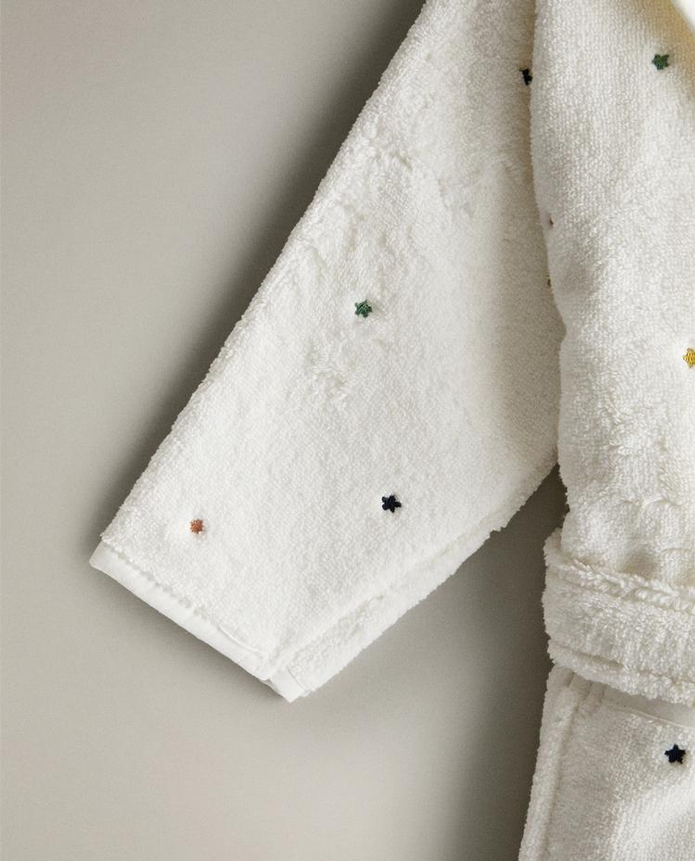 ZARA HOME ДЕТСКИЙ БАННЫЙ ХАЛАТ С ПРИНТОМ «ЗВЕЗДЫ», ЖЕЛТОВАТО-БЕЛЫЙ