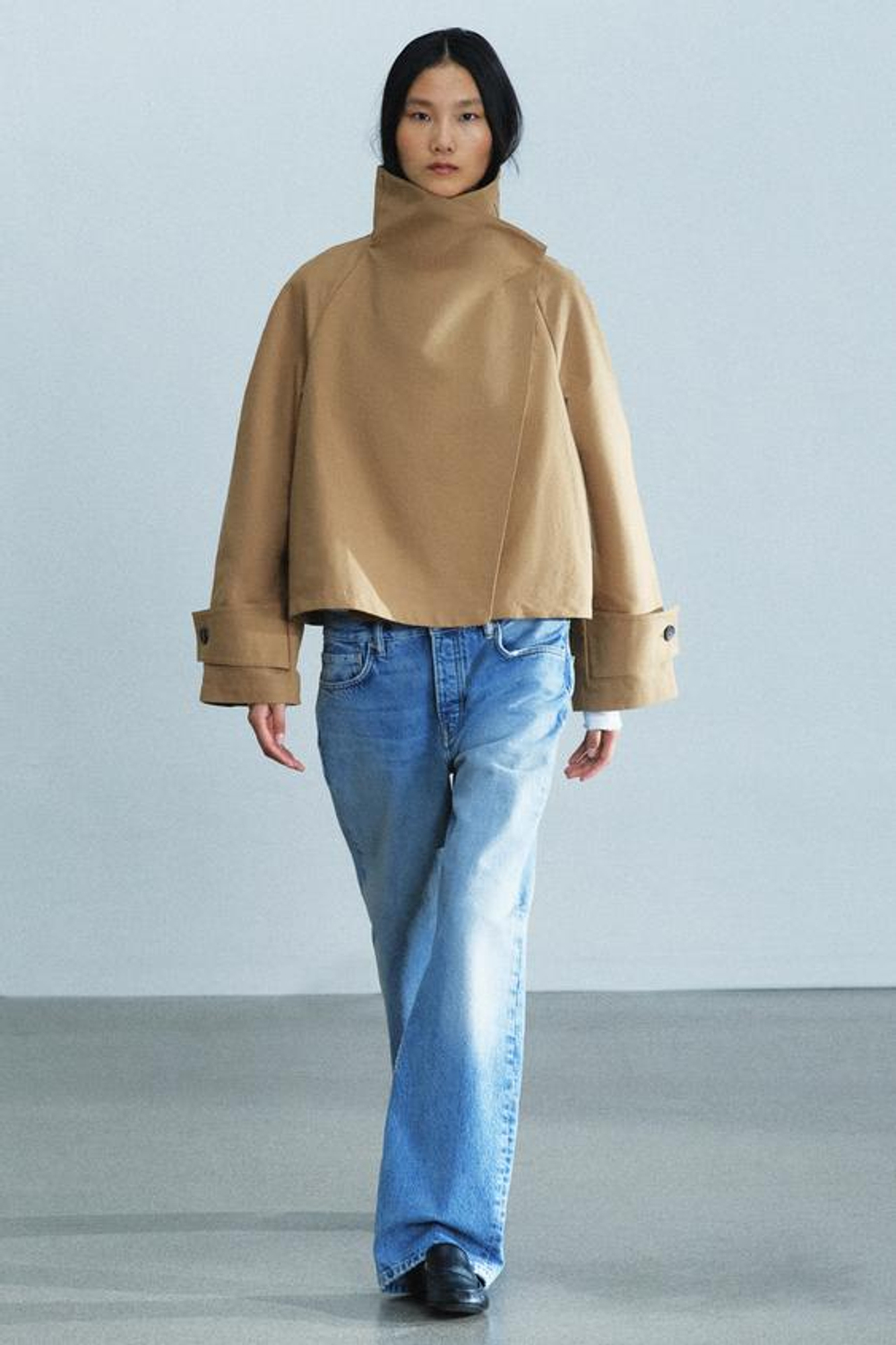 ZARA КОРОТКИЙ ТРЕНЧ С ВЫСОКИМ ВОРОТНИКОМ — ZW COLLECTION, БЕЖЕВЫЙ