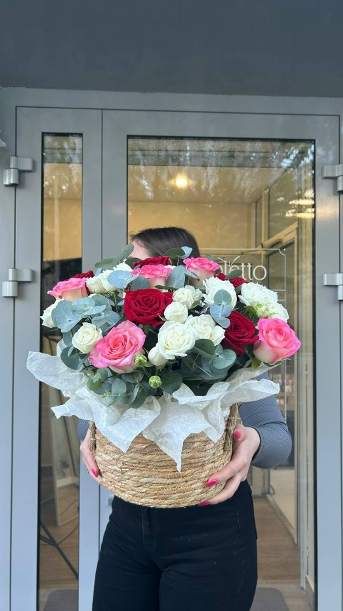 Роскошь в корзине из роз
