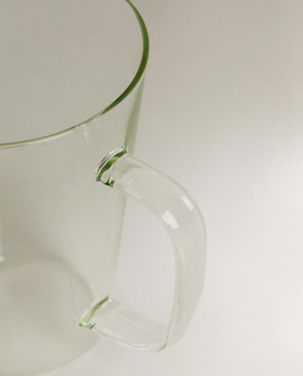 ZARA HOME КРУЖКА ИЗ БОРОСИЛИКАТНОГО СТЕКЛА С БУКВОЙ А, ЗЕЛЕНЫЙ