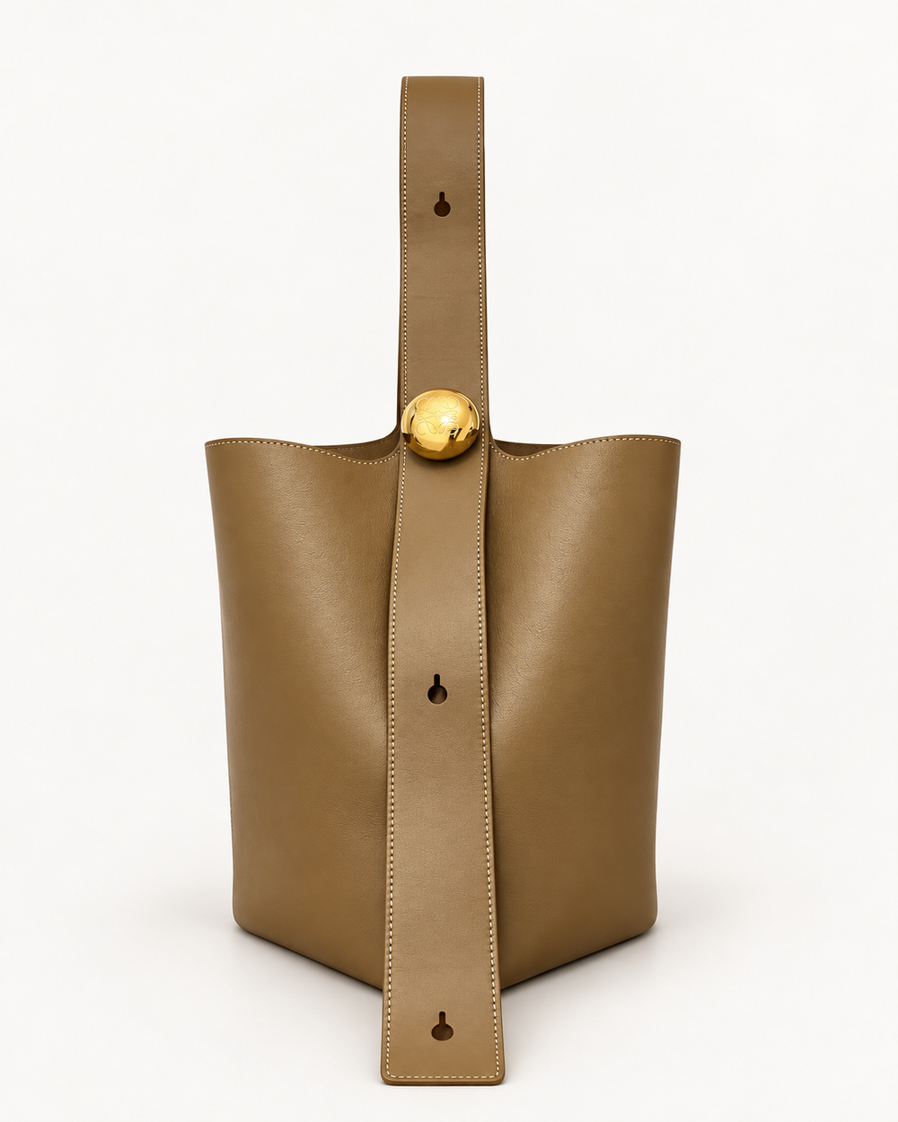 LOEWE Pebble Bucket Medium, дубовый оттенок, вид спереди