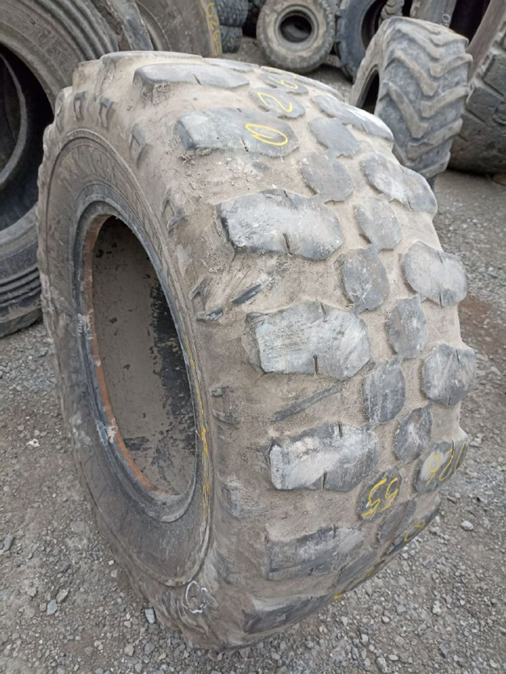 460/70R24 (17.5LR24) Michelin BIBLRoad Hard Surface шина б/у