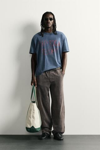 ФУТБОЛКА С НАДПИСЬЮ И ЭФФЕКТОМ ПОТЕРТОСТИ — ZARA · 0495/311