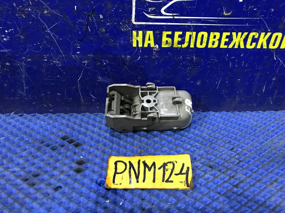 Ручка двери передней правой салонная NISSAN LIBERTY 1998