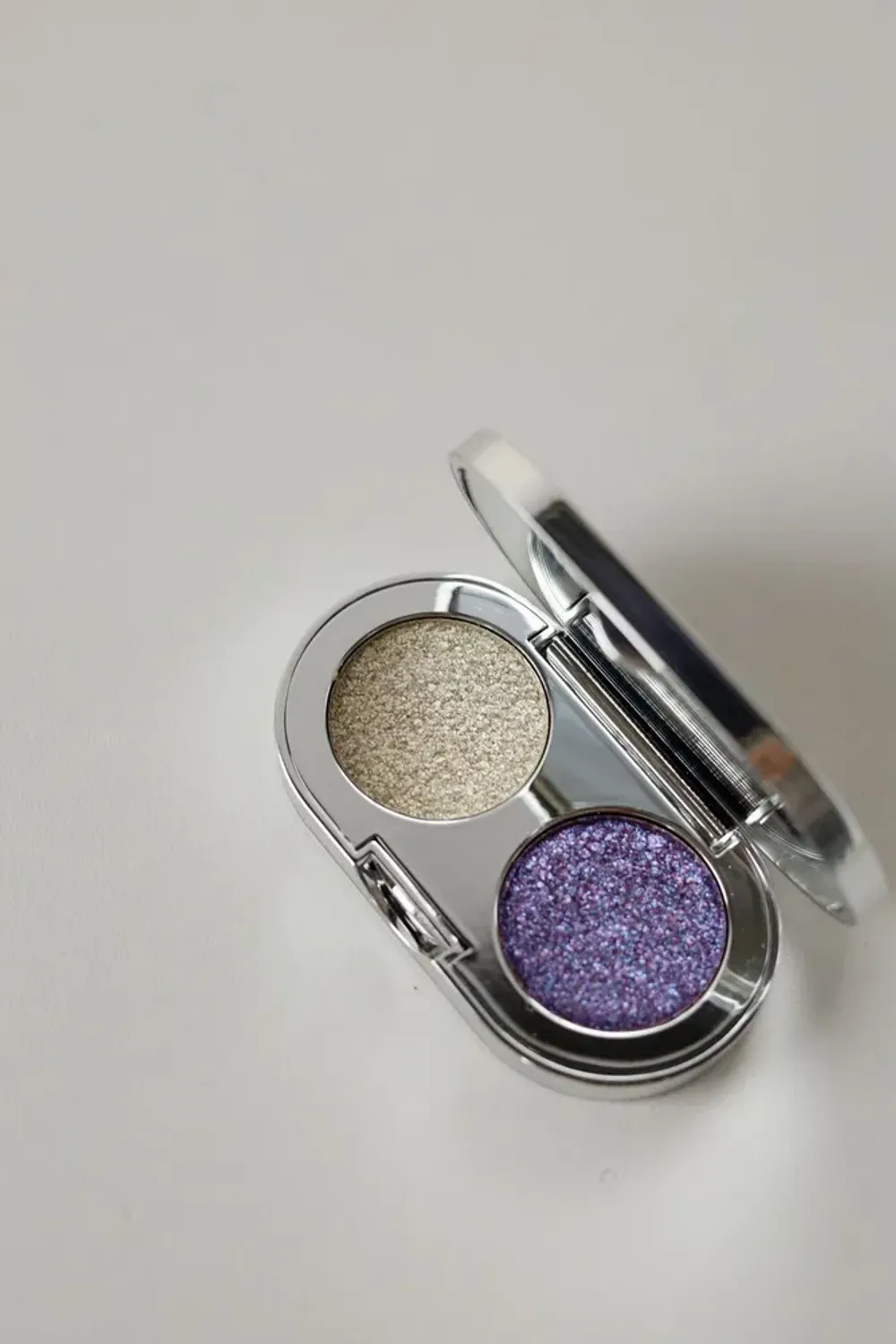 Тени-спарклы для век MAKEUPSTOREKZ DOUBLE SPARKLES - BLACK HOLE DS01