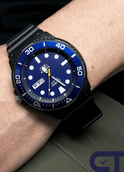 CASIO MRW-230H-2E — спортивные аналоговые часы с синим циферблатом