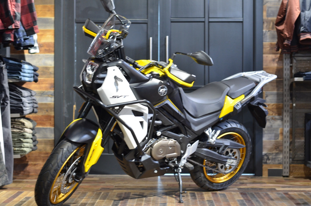 QJMOTOR SVT 650 X (White)