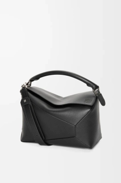 Loewe Сумка среднего размера Puzzle Edge из классической телячьей кожи, черный