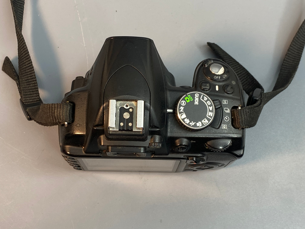 Nikon D3100 Сломан затвор