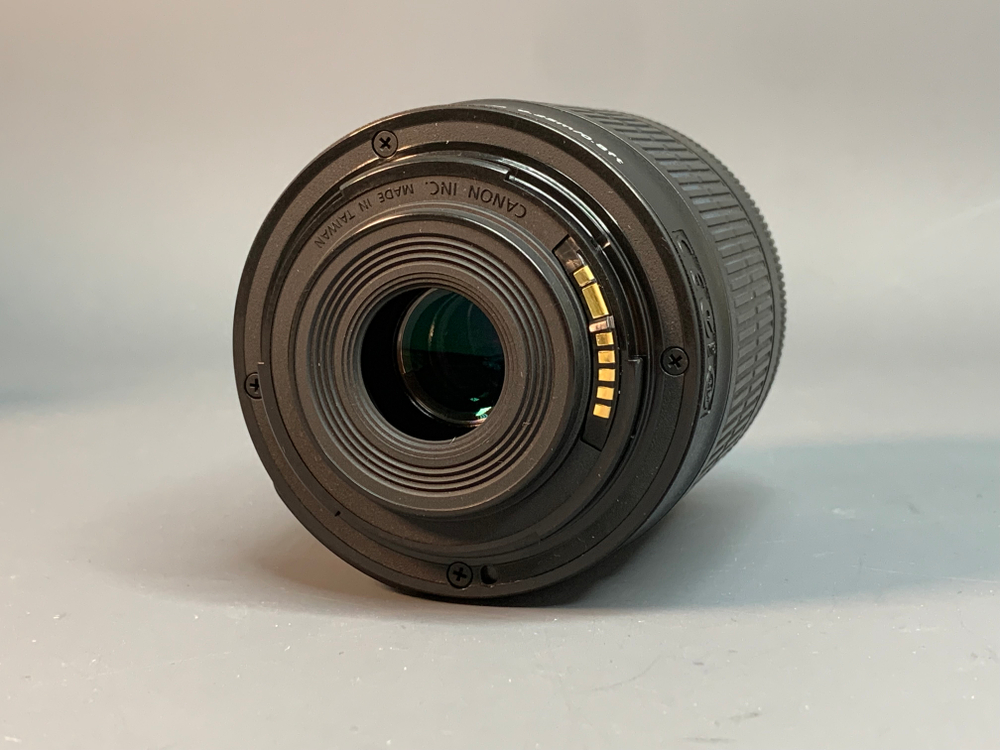 Canon 100D Kit 18-55mm 3.5-5.6 IS STM 3.500 кадров