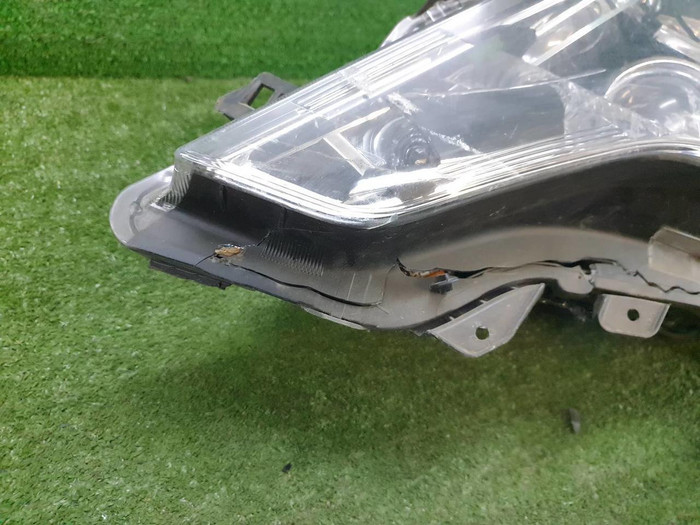 Битая Фара левая Toyota LC Prado 150 (13-17) LED
