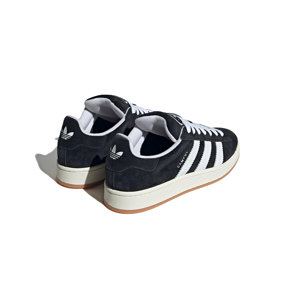 alt="adidas Campus 00s Core Black HQ8708 черные замшевые кроссовки с белыми полосками и кремовой подошвой вид сбоку на белом фоне"