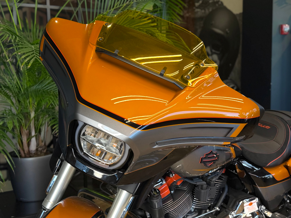 CVO Street Glide "Torched Orange CVO Tri-Tone" (2026)