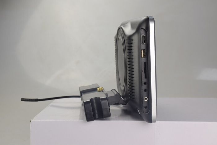 Монитор на подголовник - ERGO ER10VS с LCD монитор 10” (USB/SD/AV/HDMI/DVD) серебристый