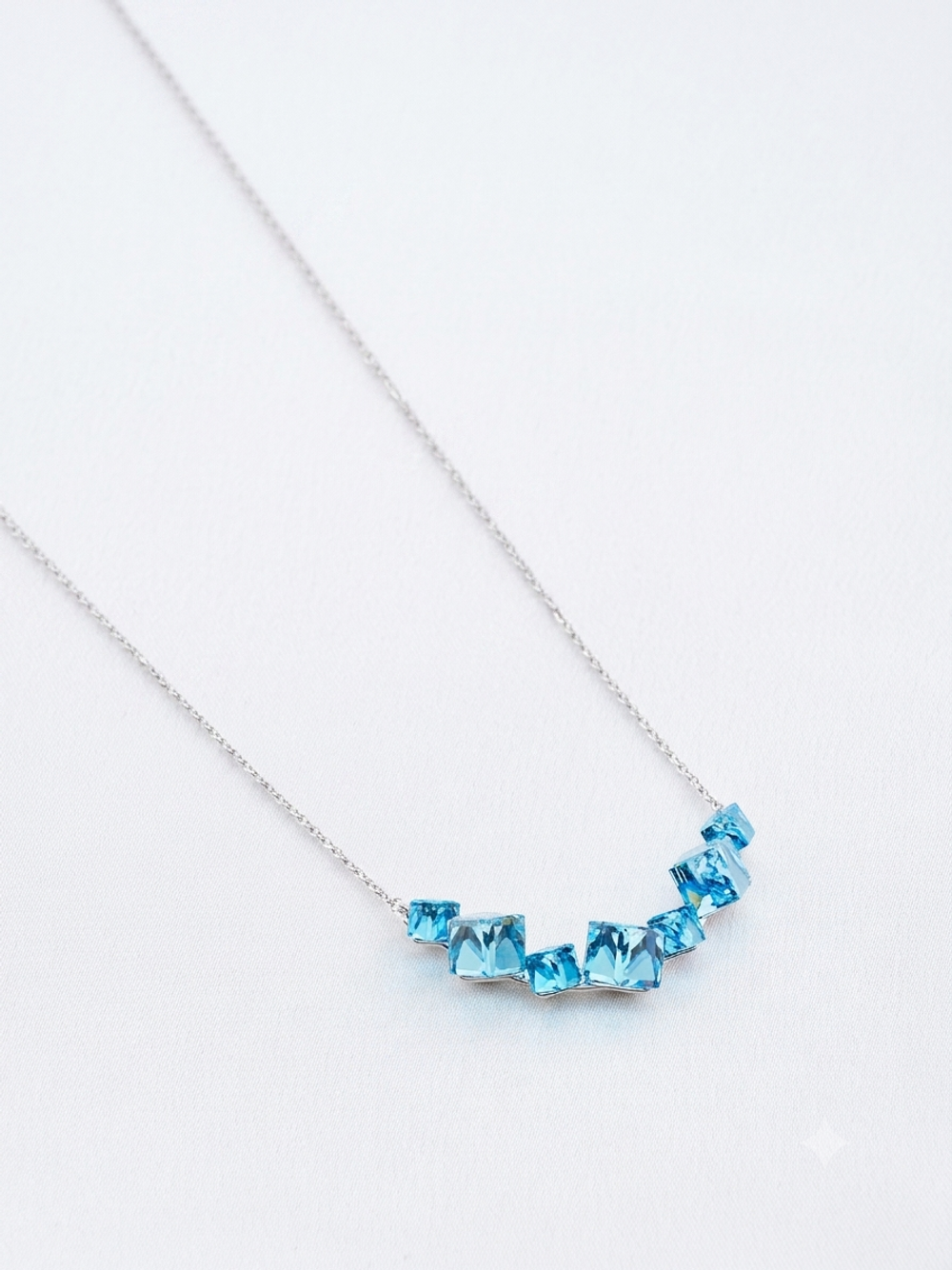 Колье дуга Мираж с голубыми кристаллами Swarovski