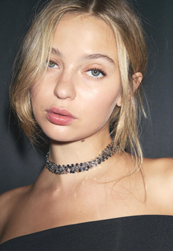 STRADIVARIUS Многослойное ожерелье, серый