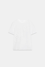 ФУТБОЛКА С РЕЛЬЕФНЫМ ЦВЕТКОМ — ZARA
