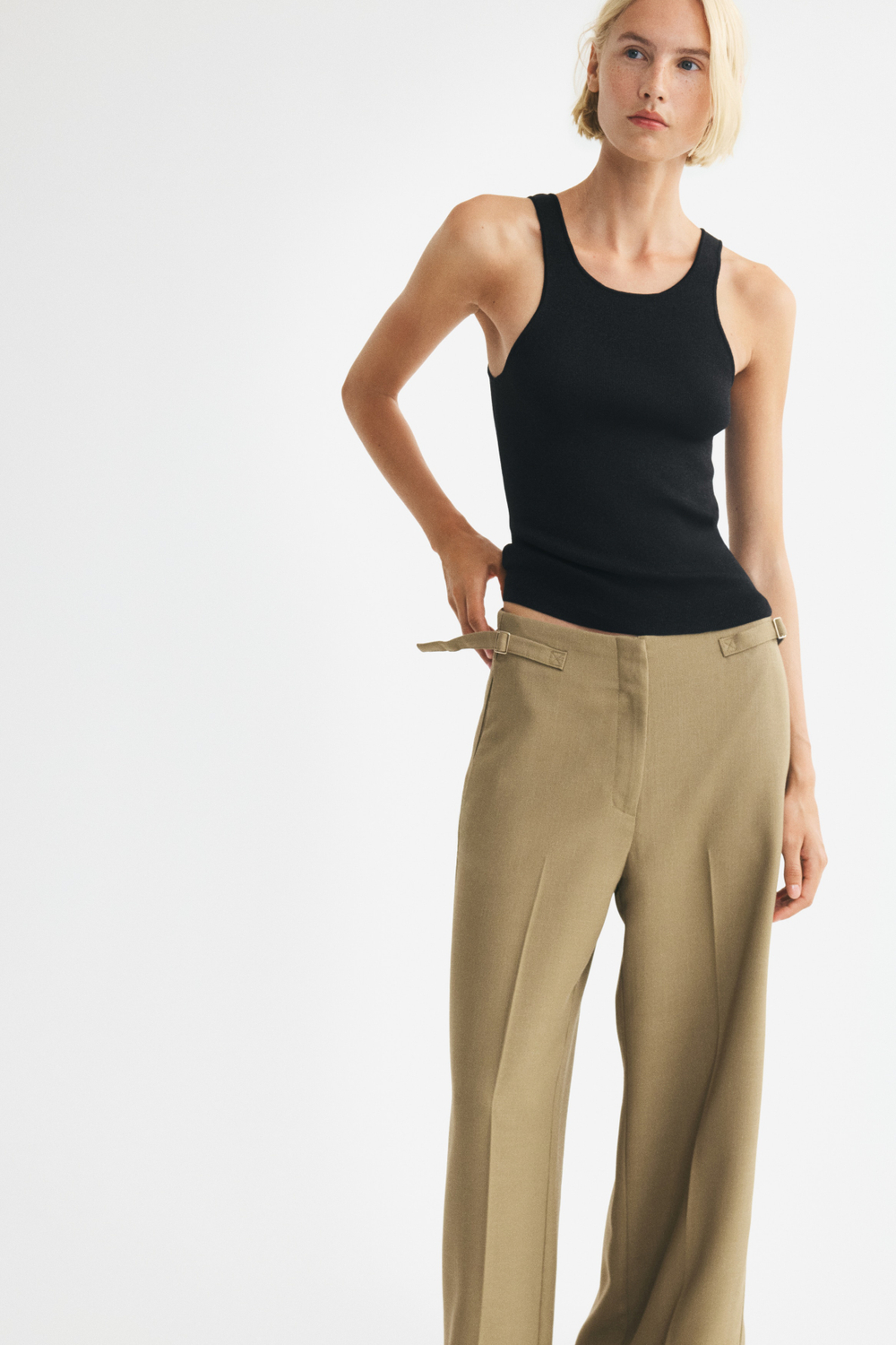 Топ без рукавов с вырезом - H&M