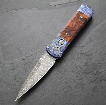 Нож автоматический Pro-Tech ULTIMATE CUSTOM GODSON Bottega Incisioni - клинок Vegas Forge Damascu, рукоять титан, золото 24К, всечка + поарочная коробка