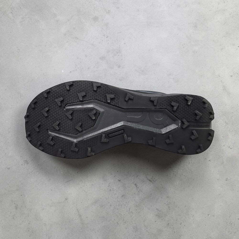 On Cloudultra 3 • Black Charcoal