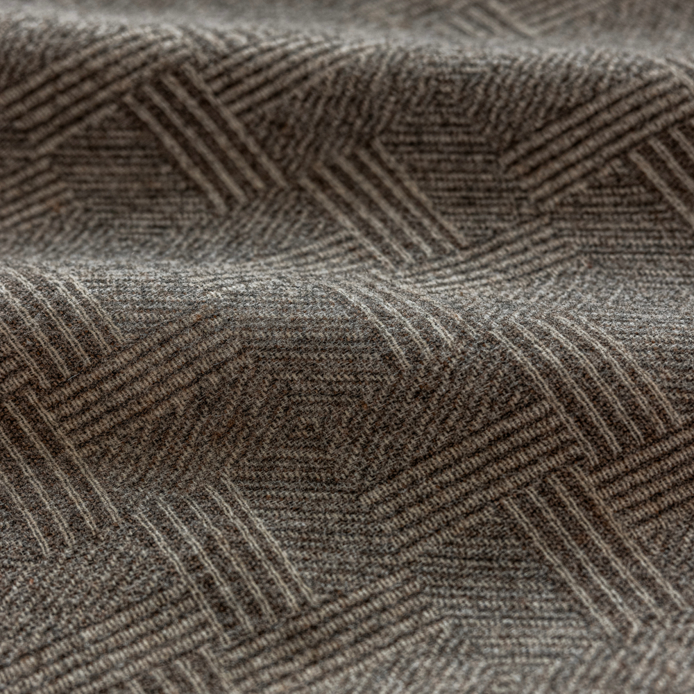 Шерстяная портьерная ткань «Taupe Geometry» — натуральная шерсть с крупным геометрическим жаккардом для штор от пола до потолка