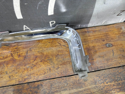 Накладка ПТФ передняя правая Toyota Land Cruiser 200 15-21 Б/У Оригинал 5212560130